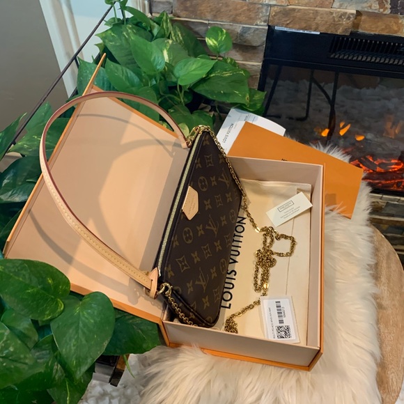 ❗️SOLD❗️LV 2 pc Multi-Pochette Access - Picture 2 of 8